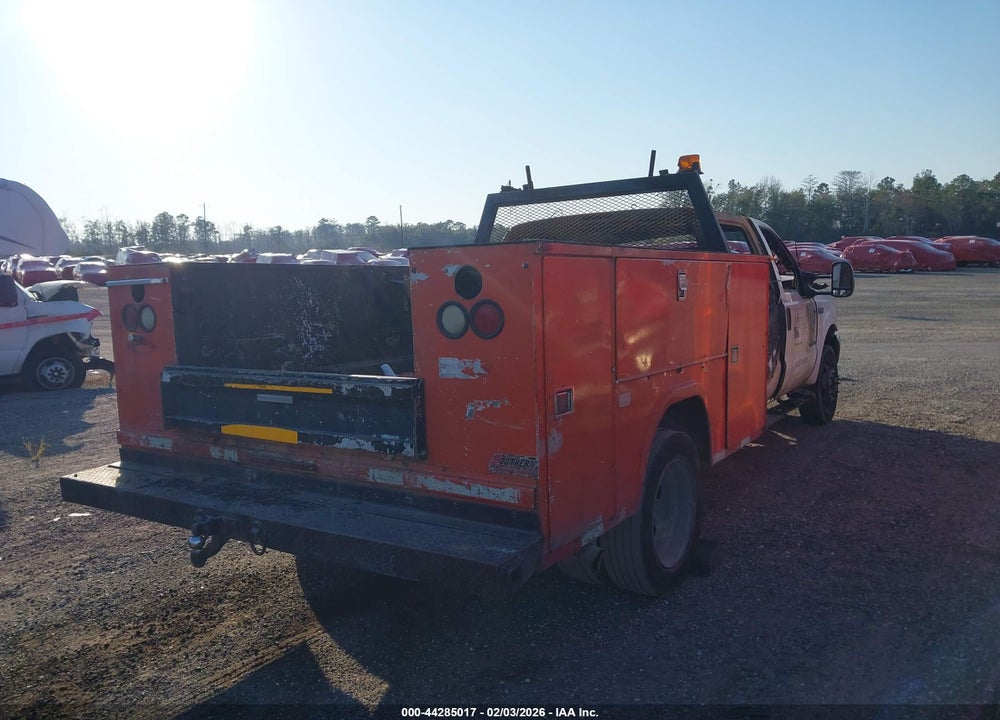 2000 FORD F-550 LARIAT/XL/XLT VIN: 1FDAW56F3YED43083