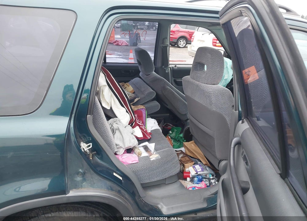 1998 HONDA CR-V LX VIN: JHLRD2845WC005462