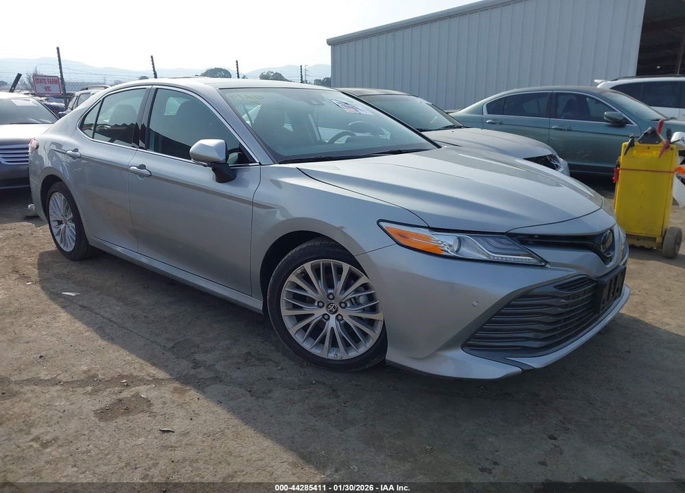 2020 TOYOTA CAMRY XLE VIN: 4T1F11AK0LU371035