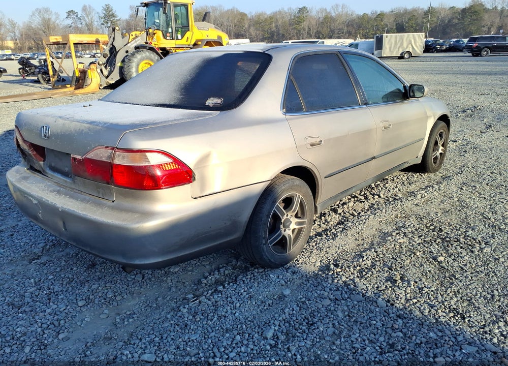 1998 HONDA ACCORD LX VIN: 1HGCG5649WA058743