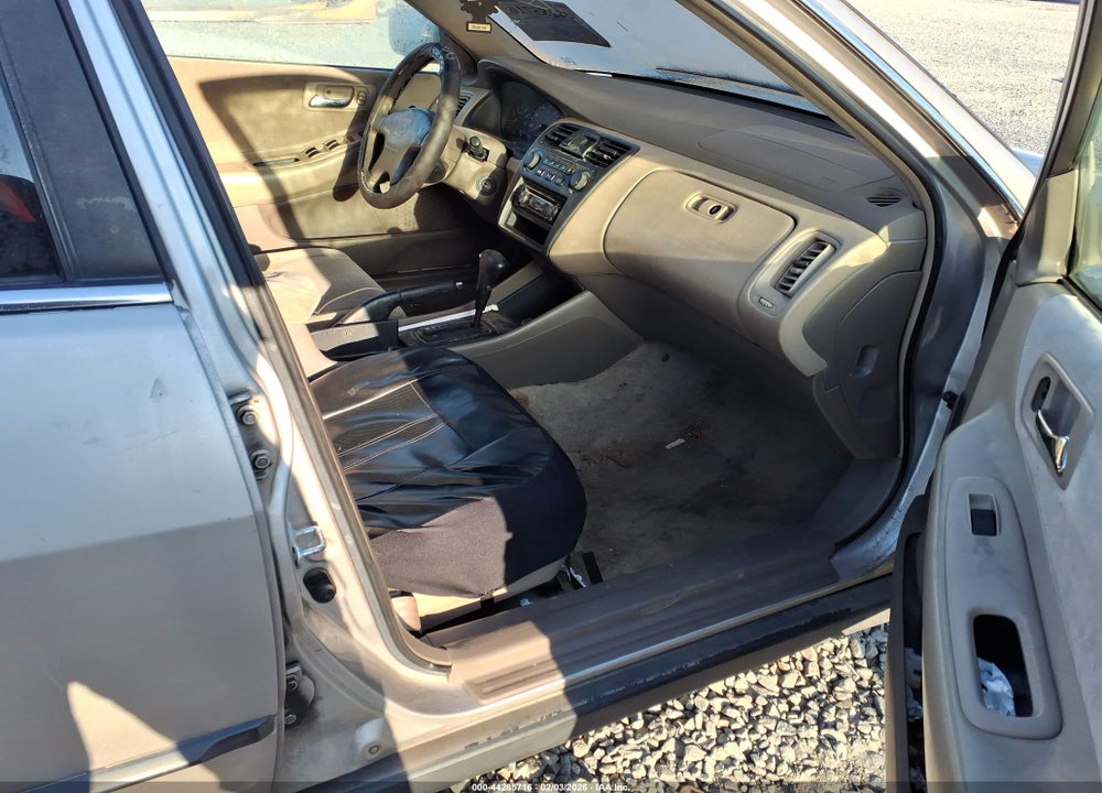 1998 HONDA ACCORD LX VIN: 1HGCG5649WA058743
