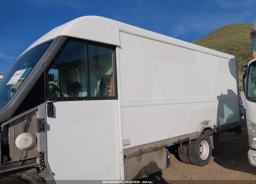 2013 ISUZU COMMERCIAL VAN VIN: JALB4T178D7W01128