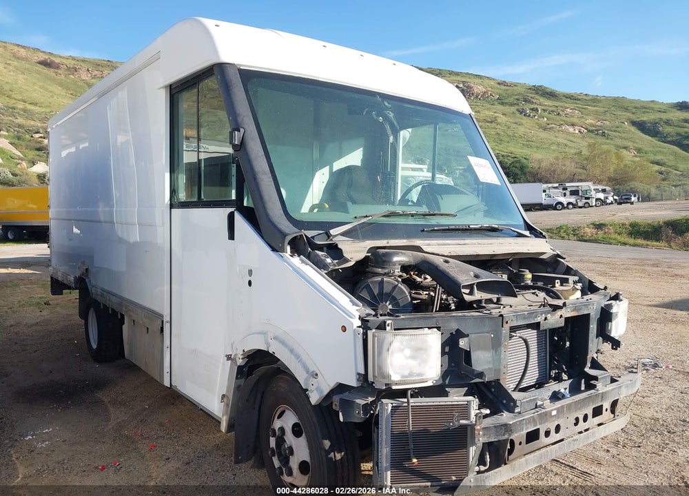 2013 ISUZU COMMERCIAL VAN VIN: JALB4T178D7W01128