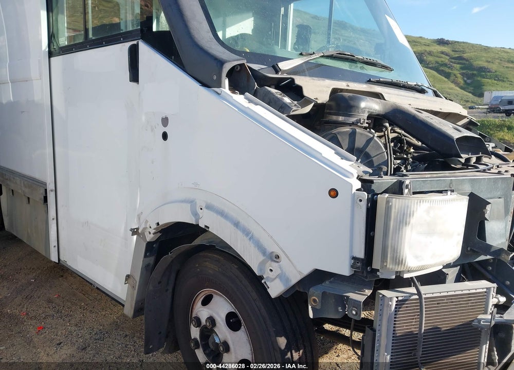 2013 ISUZU COMMERCIAL VAN VIN: JALB4T178D7W01128