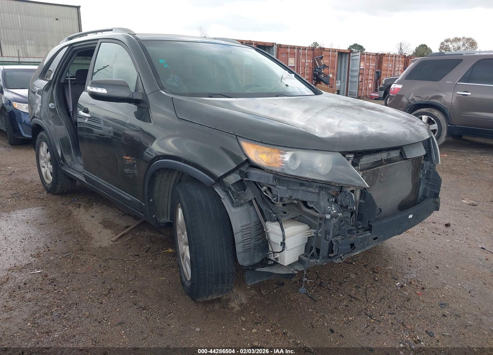 2013 KIA SORENTO LX VIN: 5XYKT3A62DG333983