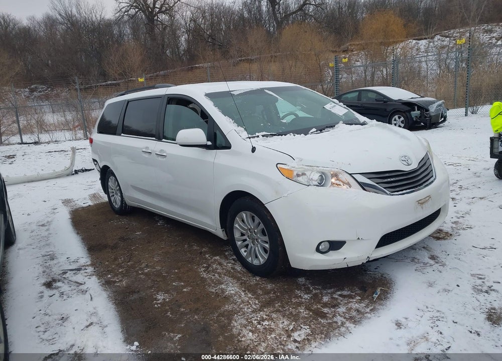 2012 TOYOTA SIENNA XLE V6 8 PASSENGER VIN: 5TDYK3DC8CS278343