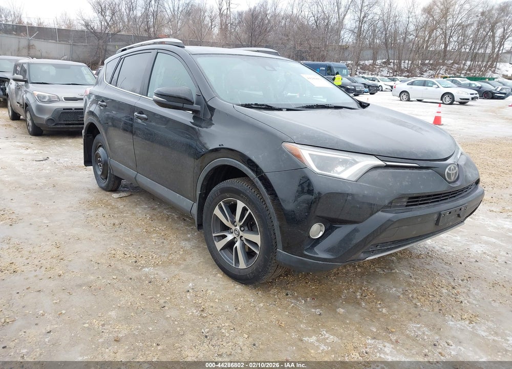 2017 TOYOTA RAV4 XLE VIN: 2T3RFREV7HW617840