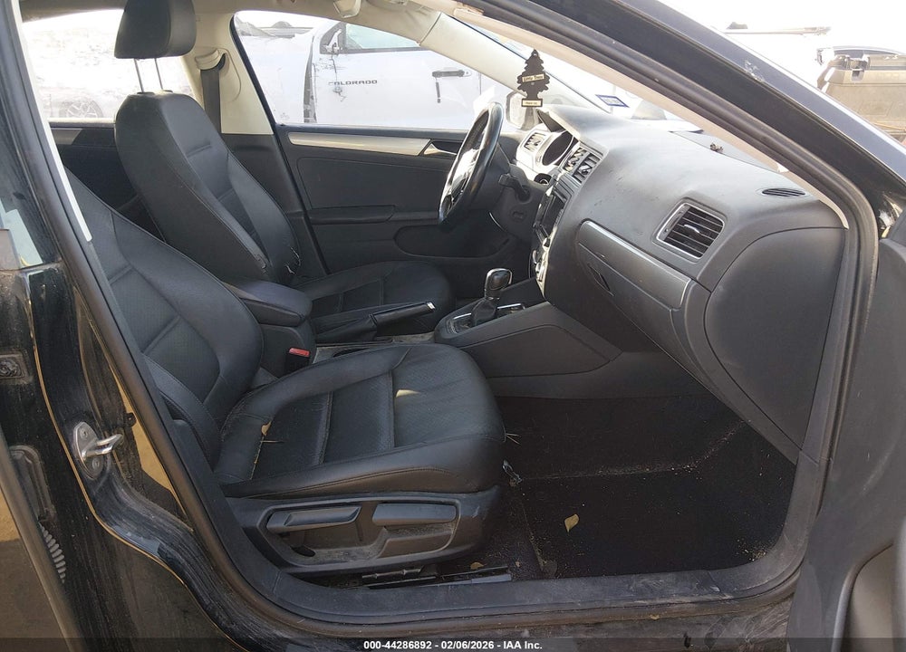 2015 VOLKSWAGEN JETTA 1.8T SE VIN: 3VWD07AJ2FM298037