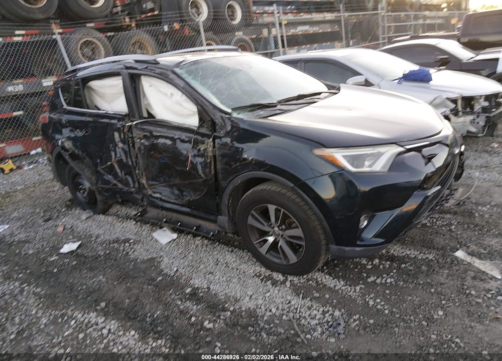 2018 TOYOTA RAV4 XLE VIN: 2T3WFREV2JW430305