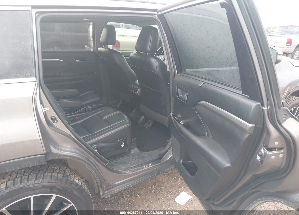 2017 TOYOTA HIGHLANDER SE VIN: 5TDJZRFH5HS460291