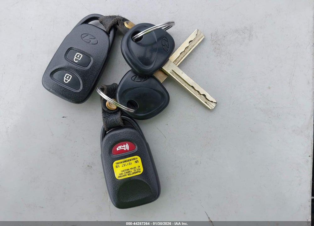 2013 HYUNDAI ACCENT GLS VIN: KMHCU4AE9DU320110