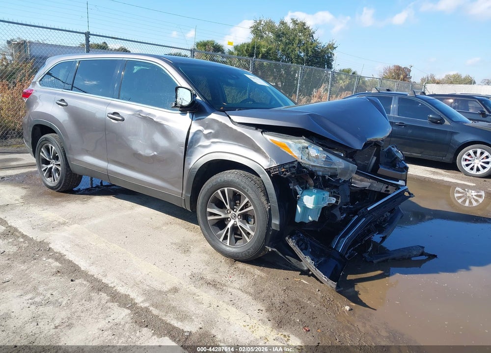 2019 TOYOTA HIGHLANDER LE VIN: 5TDZARFH2KS047679