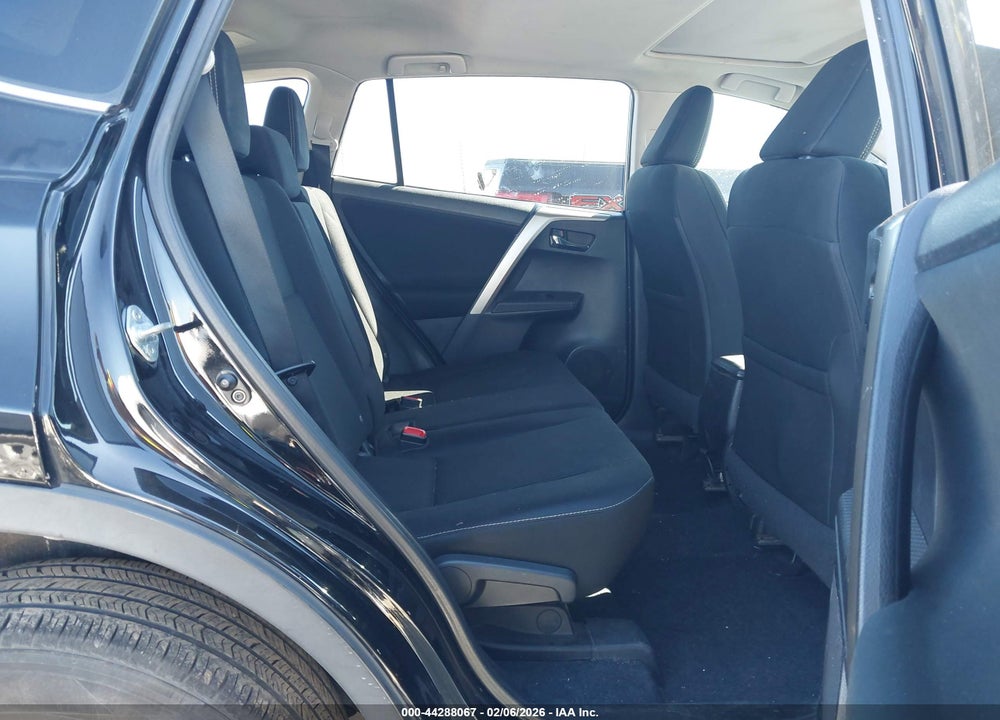 2014 TOYOTA RAV4 XLE VIN: 2T3RFREV1EW180901