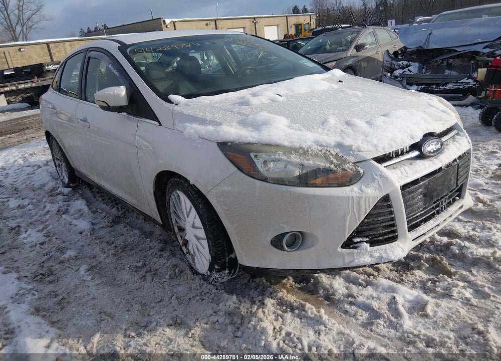 2014 FORD FOCUS TITANIUM VIN: 1FADP3J20EL193180