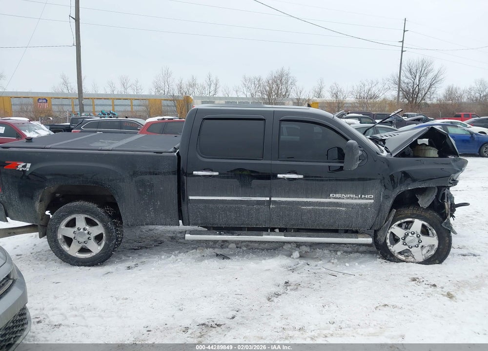 2014 GMC SIERRA 2500HD DENALI VIN: 1GT125E83EF117490