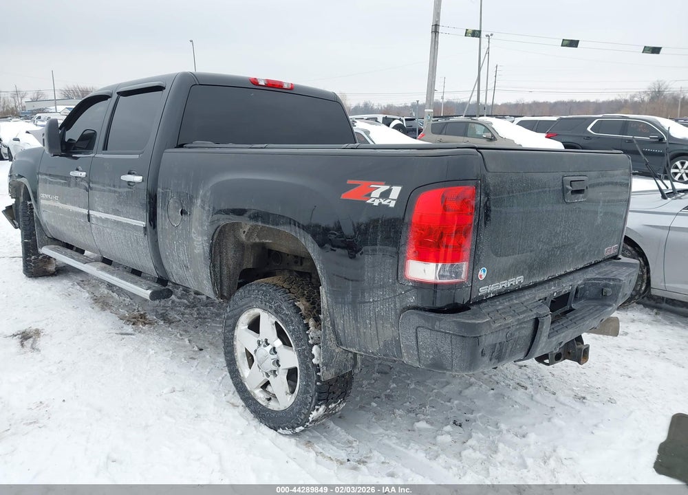 2014 GMC SIERRA 2500HD DENALI VIN: 1GT125E83EF117490