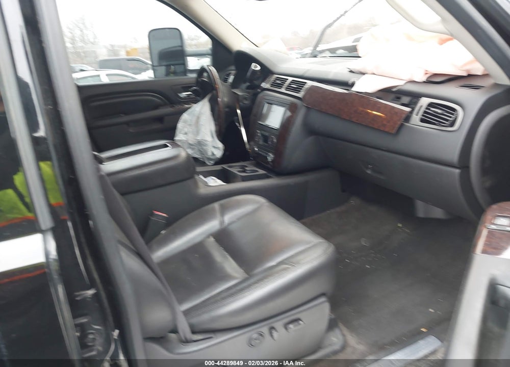 2014 GMC SIERRA 2500HD DENALI VIN: 1GT125E83EF117490