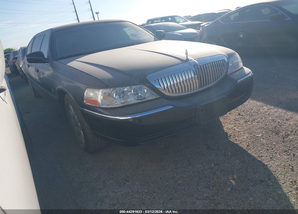 2004 LINCOLN TOWN CAR EXECUTIVE VIN: 1L1FM81W94Y623539
