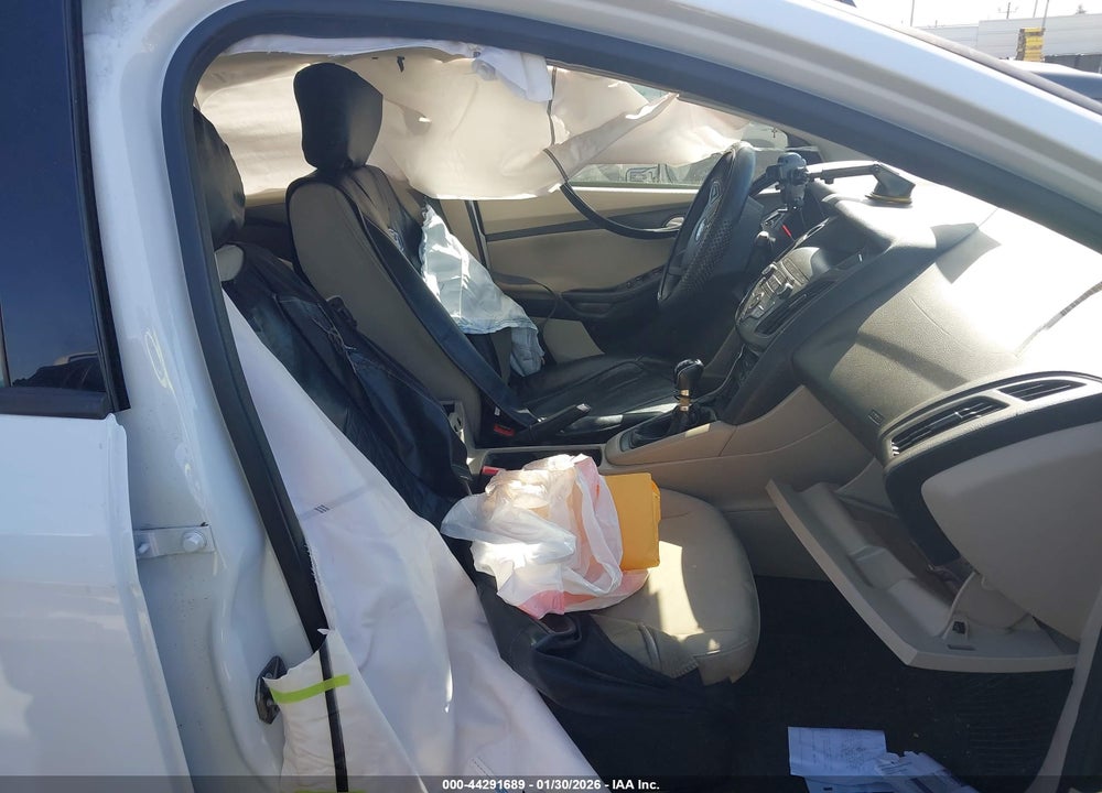 2018 FORD FOCUS SE VIN: 1FADP3FE0JL322905