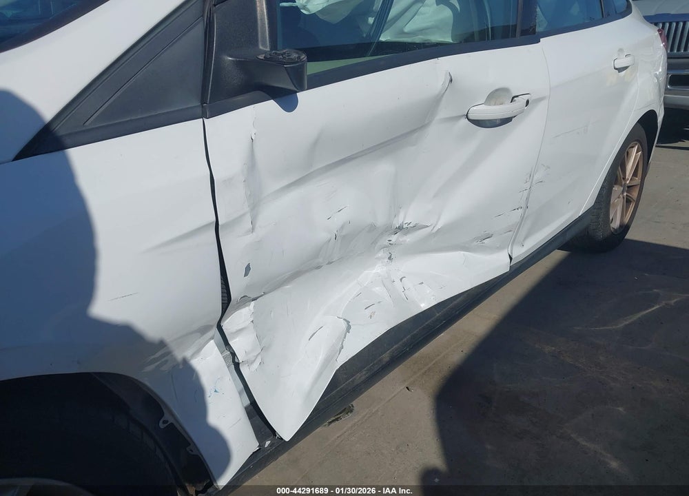 2018 FORD FOCUS SE VIN: 1FADP3FE0JL322905