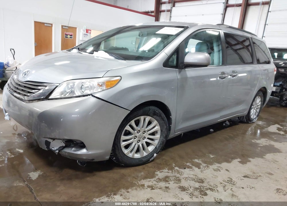 2014 TOYOTA SIENNA XLE V6 8 PASSENGER VIN: 5TDYK3DC2ES410712