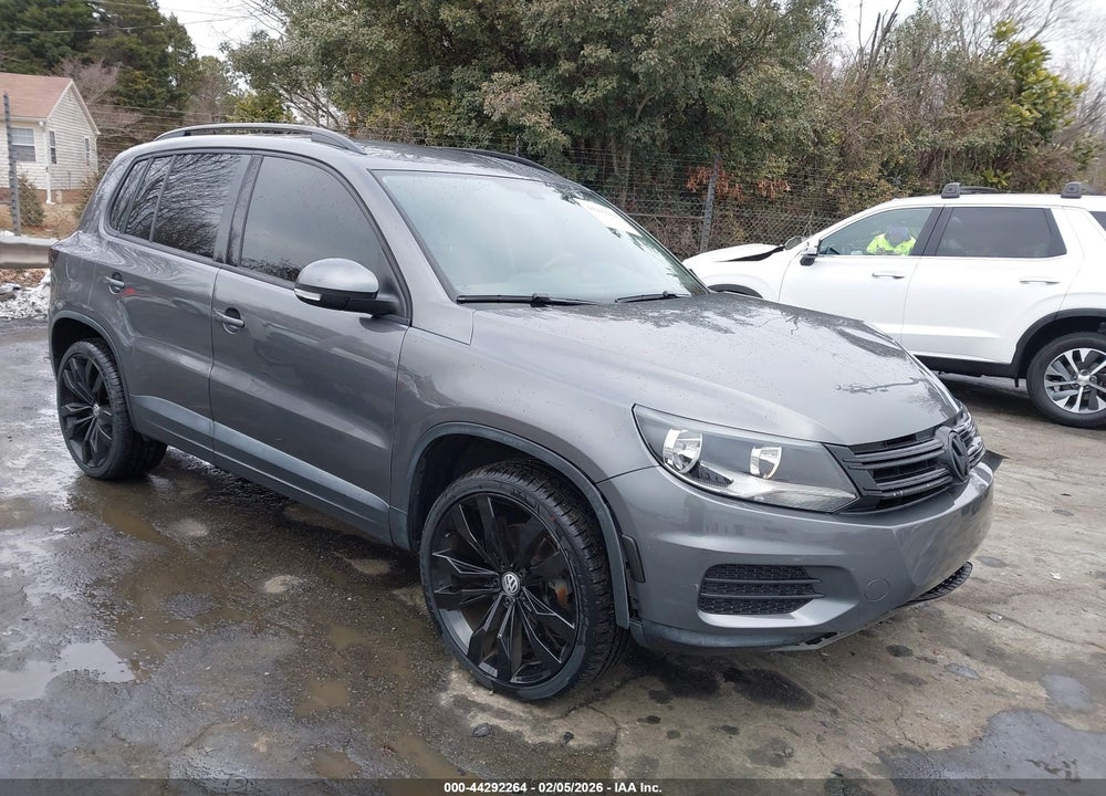 2016 VOLKSWAGEN TIGUAN S VIN: WVGBV7AX2GW561849