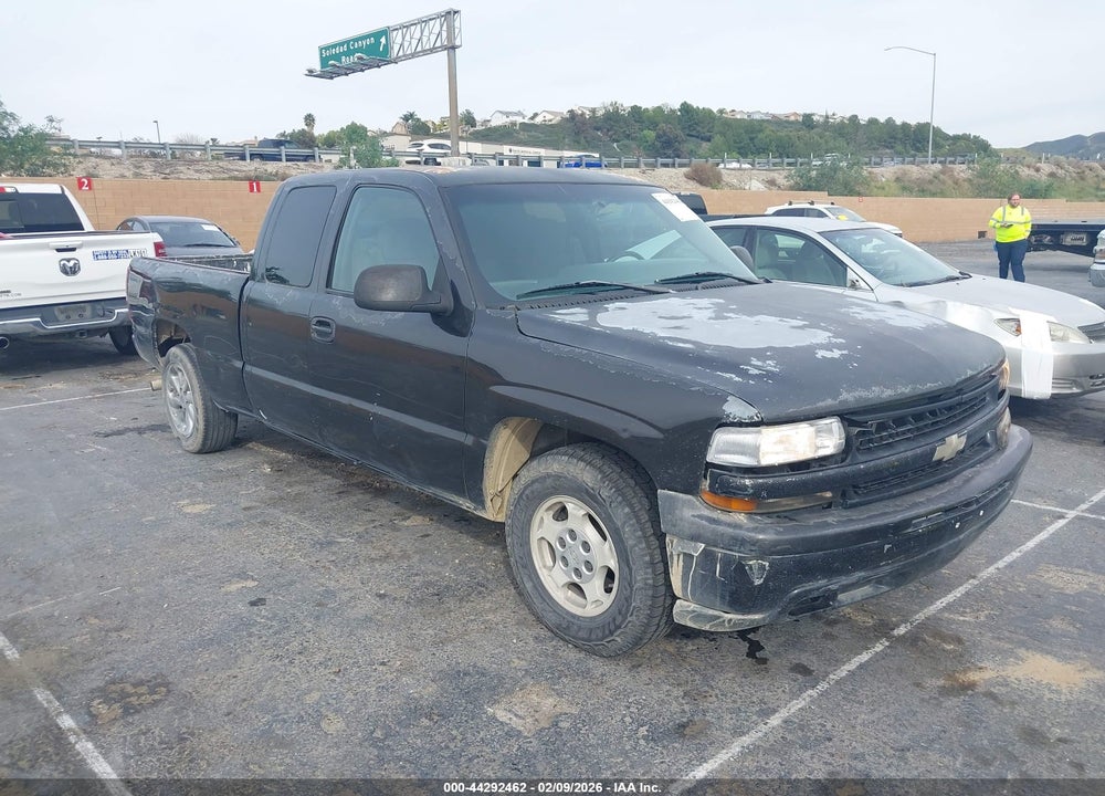 2001 CHEVROLET SILVERADO 1500 LS VIN: 2GCEC19V511200198