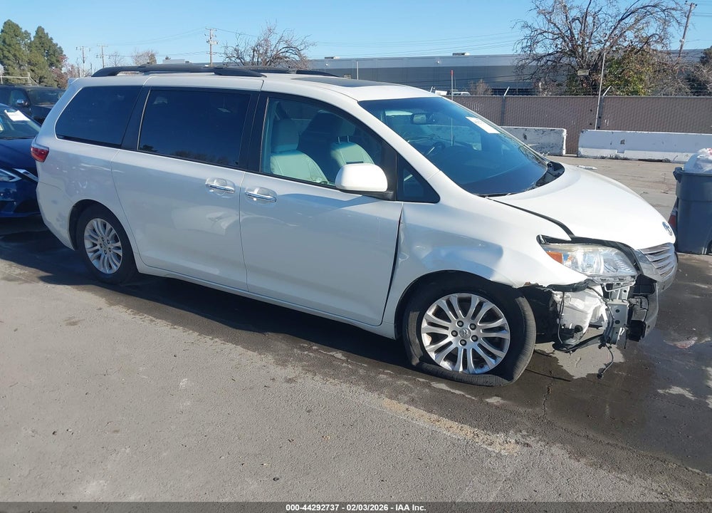 2017 TOYOTA SIENNA XLE PREMIUM 8 PASSENGER VIN: 5TDYZ3DC6HS887725
