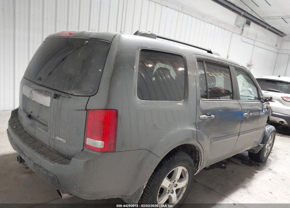 2011 HONDA PILOT EX-L VIN: 5FNYF4H58BB005377