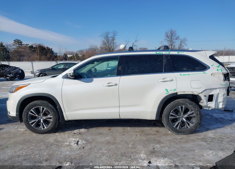 2016 TOYOTA HIGHLANDER XLE V6 VIN: 5TDJKRFH1GS332231