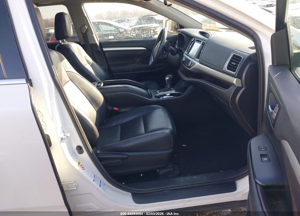 2016 TOYOTA HIGHLANDER XLE V6 VIN: 5TDJKRFH1GS332231