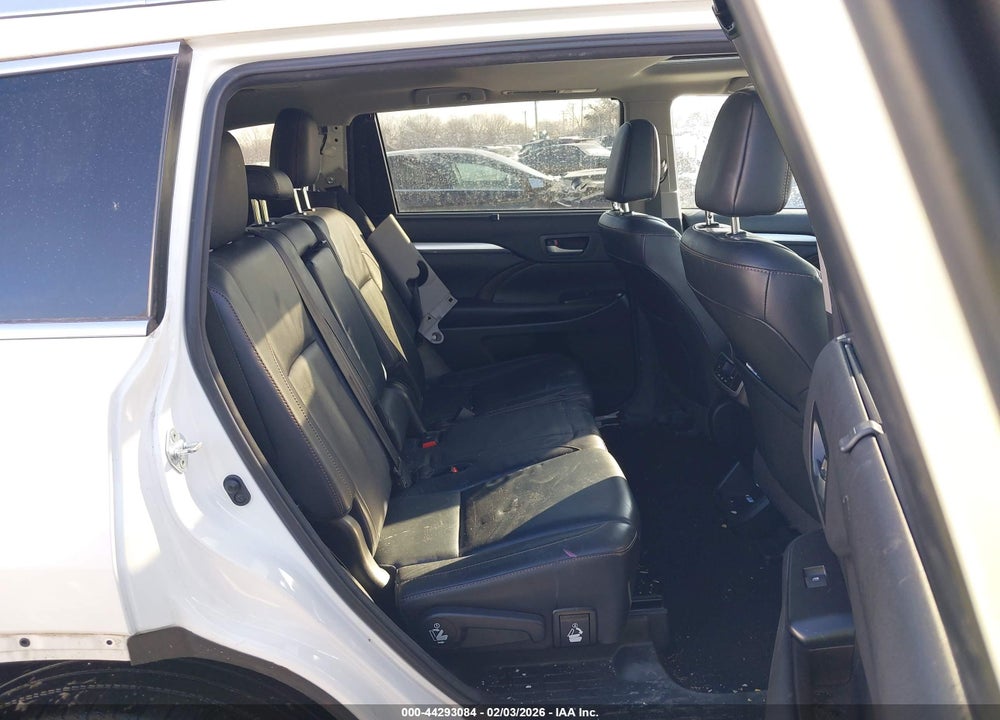 2016 TOYOTA HIGHLANDER XLE V6 VIN: 5TDJKRFH1GS332231