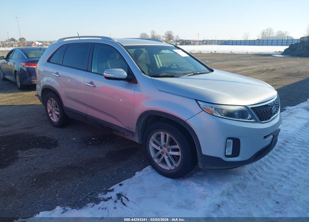 2014 KIA SORENTO LX VIN: 5XYKTCA65EG483829