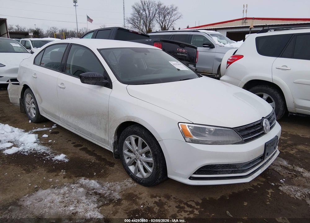 2015 VOLKSWAGEN JETTA 1.8T SE VIN: 3VWD17AJ7FM352185