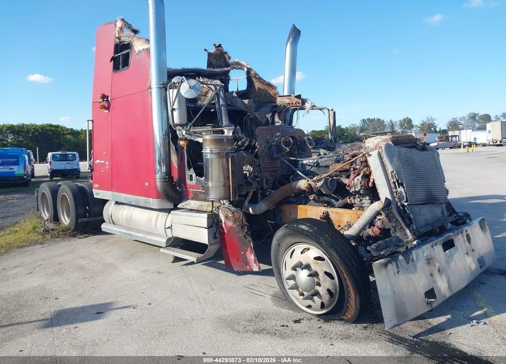 2000 FREIGHTLINER CONVENTIONAL FLD120 VIN: 1FUPCSZB1YDB30259