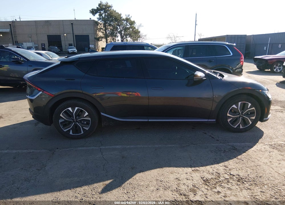 2023 KIA EV6 LIGHT VIN: KNDC34LB0P5611197