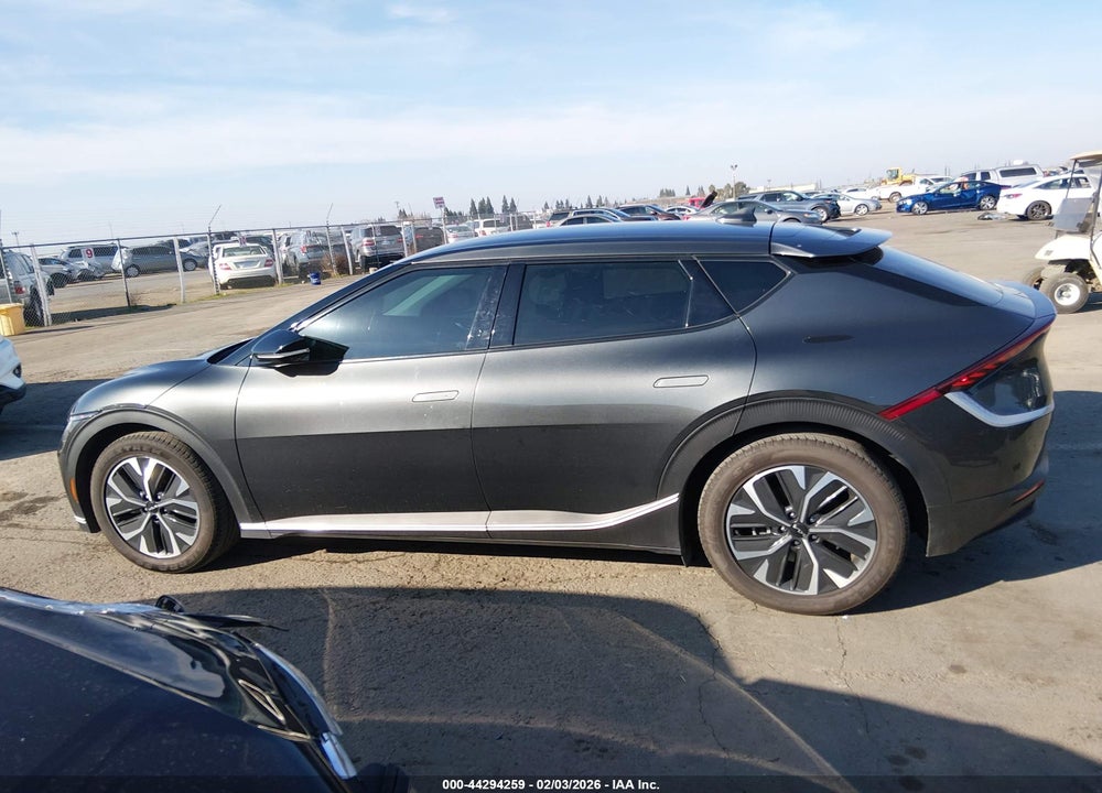 2023 KIA EV6 LIGHT VIN: KNDC34LB0P5611197