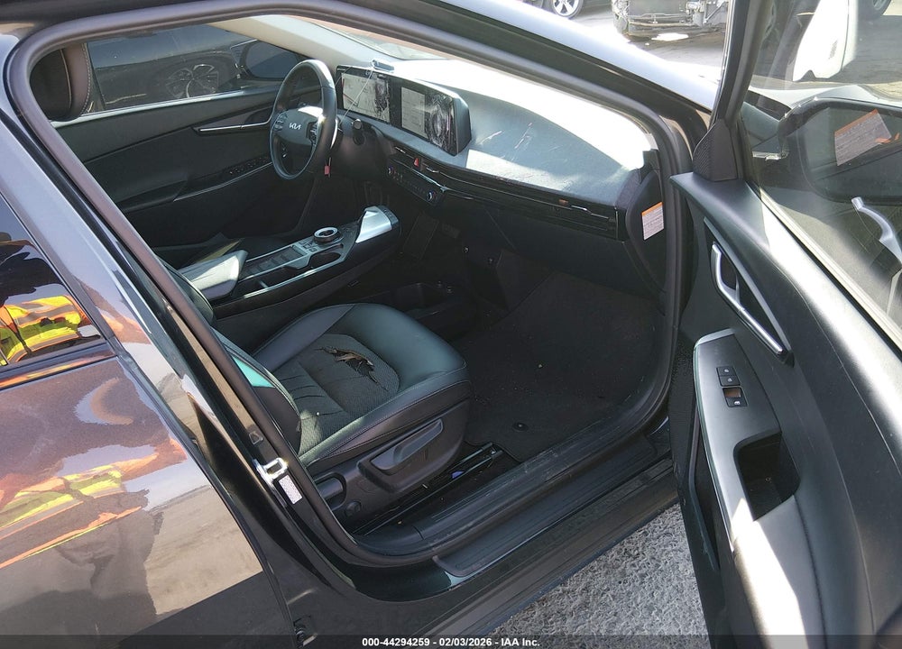 2023 KIA EV6 LIGHT VIN: KNDC34LB0P5611197