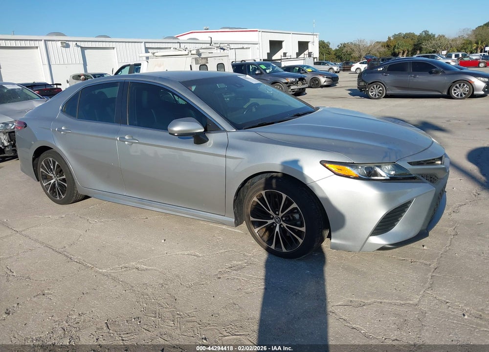2018 TOYOTA CAMRY SE VIN: 4T1B11HK5JU642107