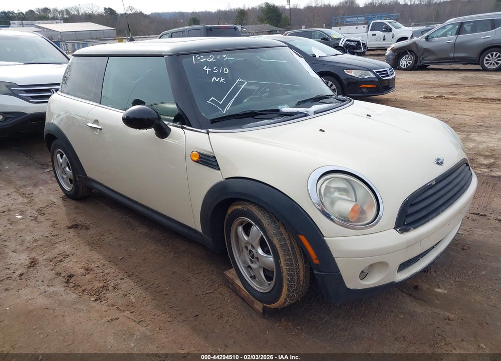 2008 MINI COOPER VIN: WMWMF33538TT62095