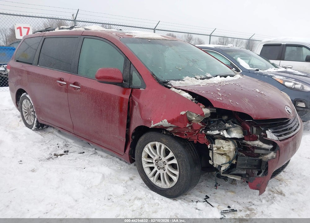 2011 TOYOTA SIENNA XLE V6 VIN: 5TDYK3DC2BS130428