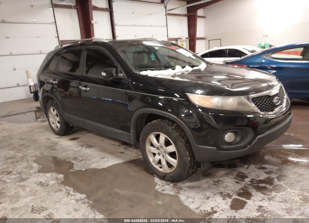 2011 KIA SORENTO LX VIN: 5XYKT3A15BG003689