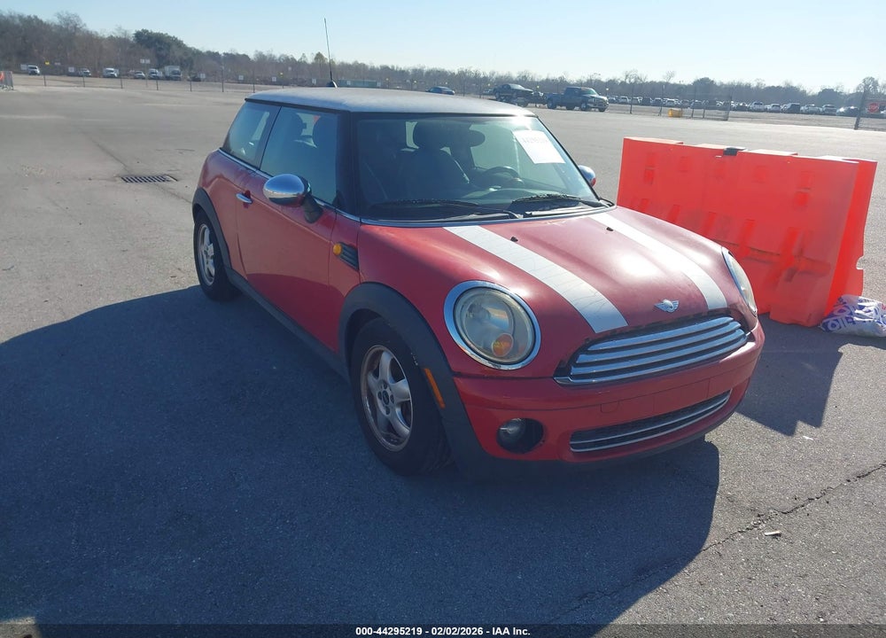2008 MINI COOPER VIN: WMWMF33588TT67812