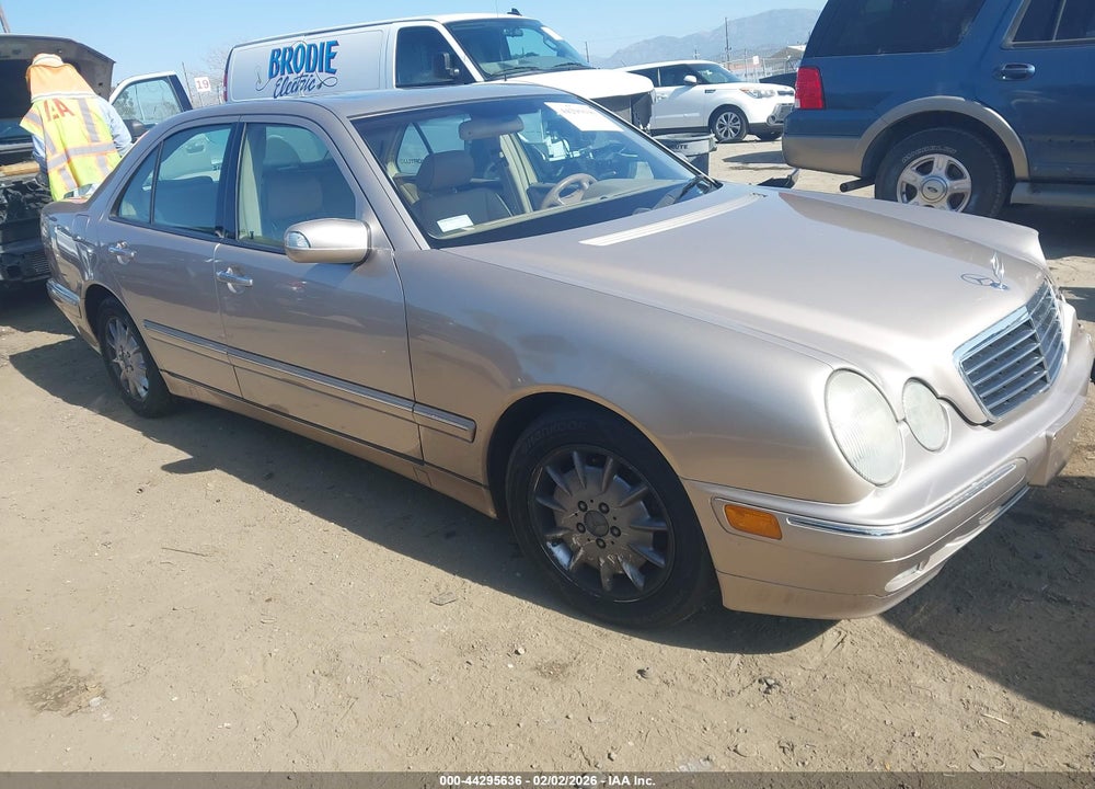 2000 MERCEDES-BENZ E 320 VIN: WDBJF65J7YB004634