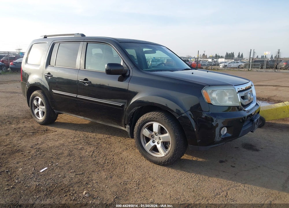 2011 HONDA PILOT EX VIN: 5FNYF3H41BB043809