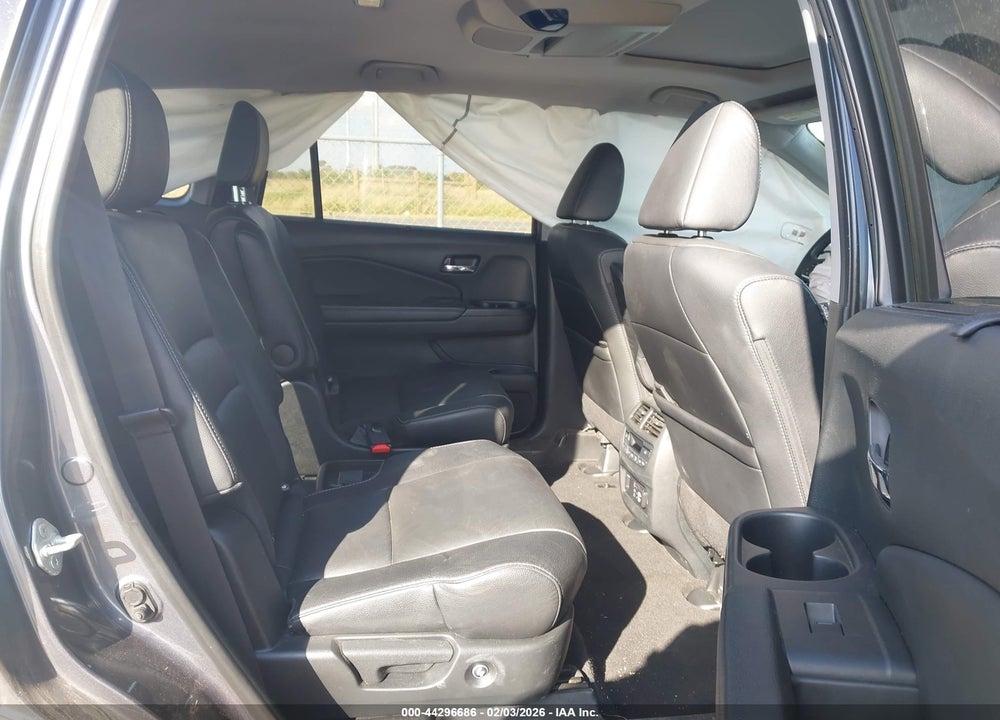 2022 HONDA PILOT 2WD TOURING 7 PASSENGER VIN: 5FNYF5H67NB029723