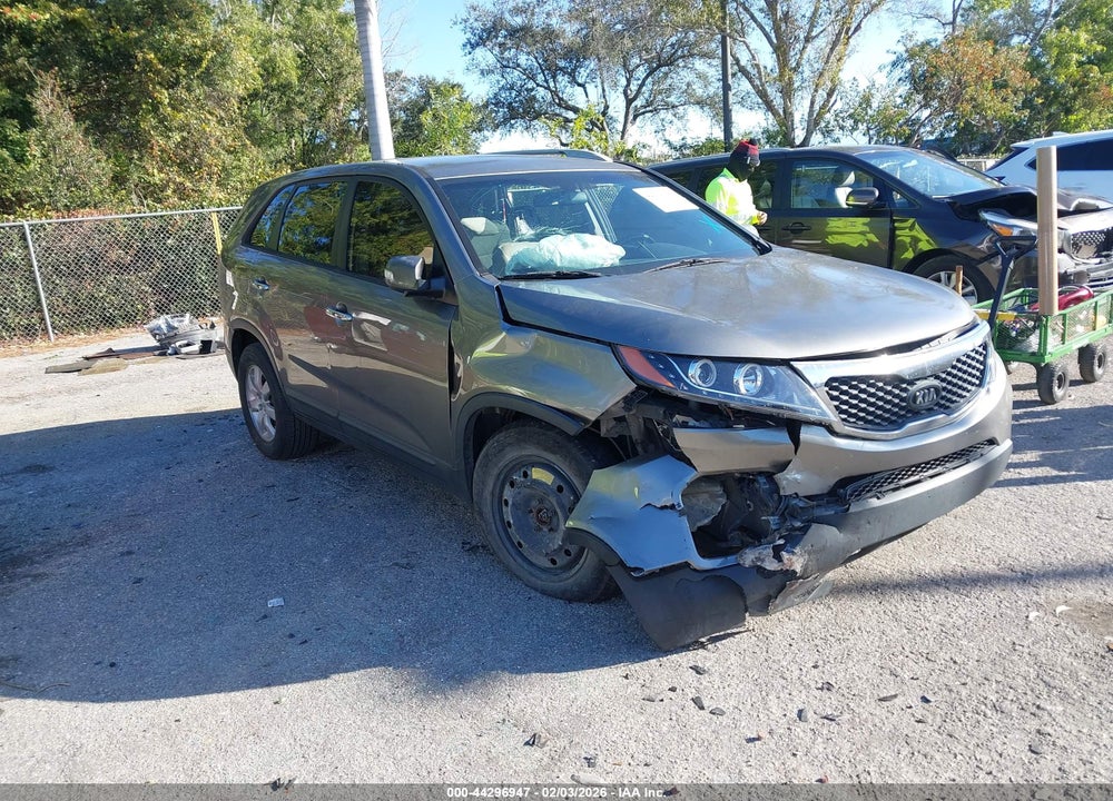 2013 KIA SORENTO LX V6 VIN: 5XYKT4A27DG389548