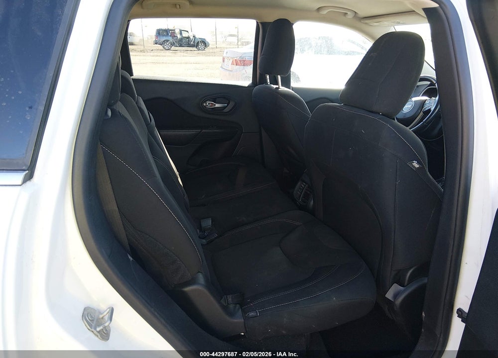 2016 JEEP CHEROKEE VIN: 1C4PJLCB0GW377025