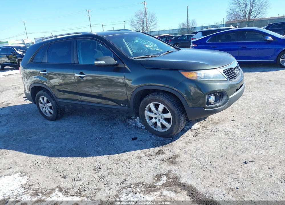 2011 KIA SORENTO LX VIN: 5XYKTDA12BG144029