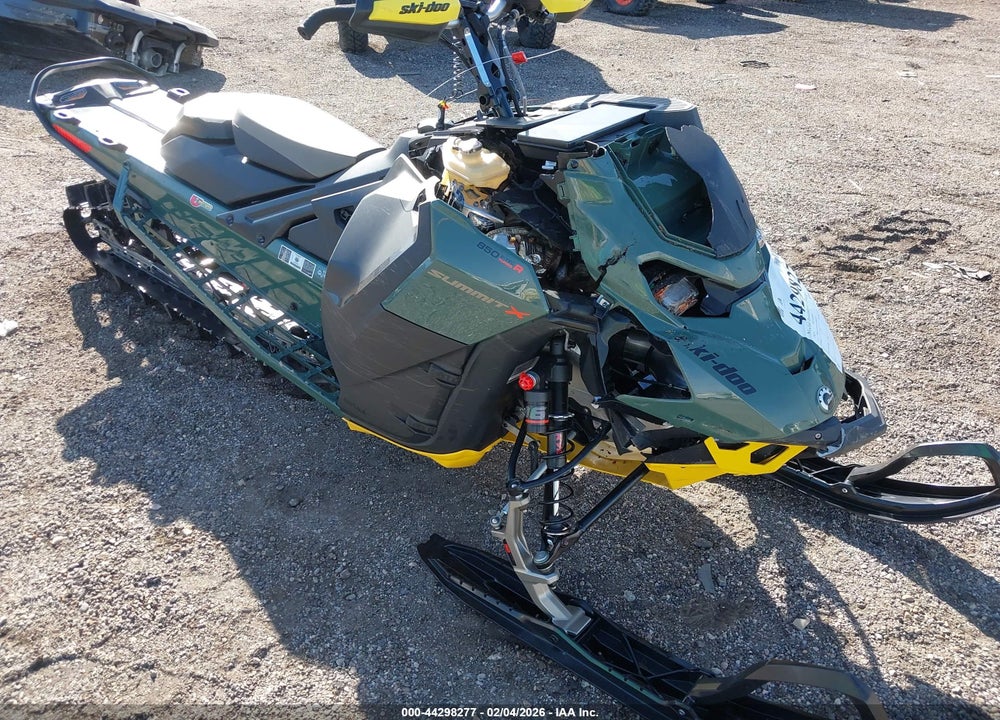 2026 SKI-DOO SUMMIT X 850 VIN: 2BPSTSTF9TV000186